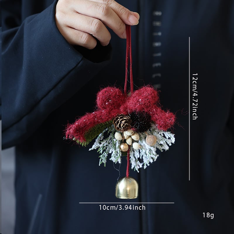 Коледна декорация за врата с панделка и камбанка, акцент шишарка, метал и дърво