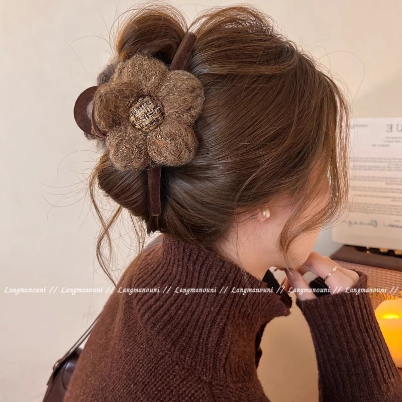 Wanxi velúr virág hajklipek – kézzel készült Chanel-stílusú, kevert anyagú