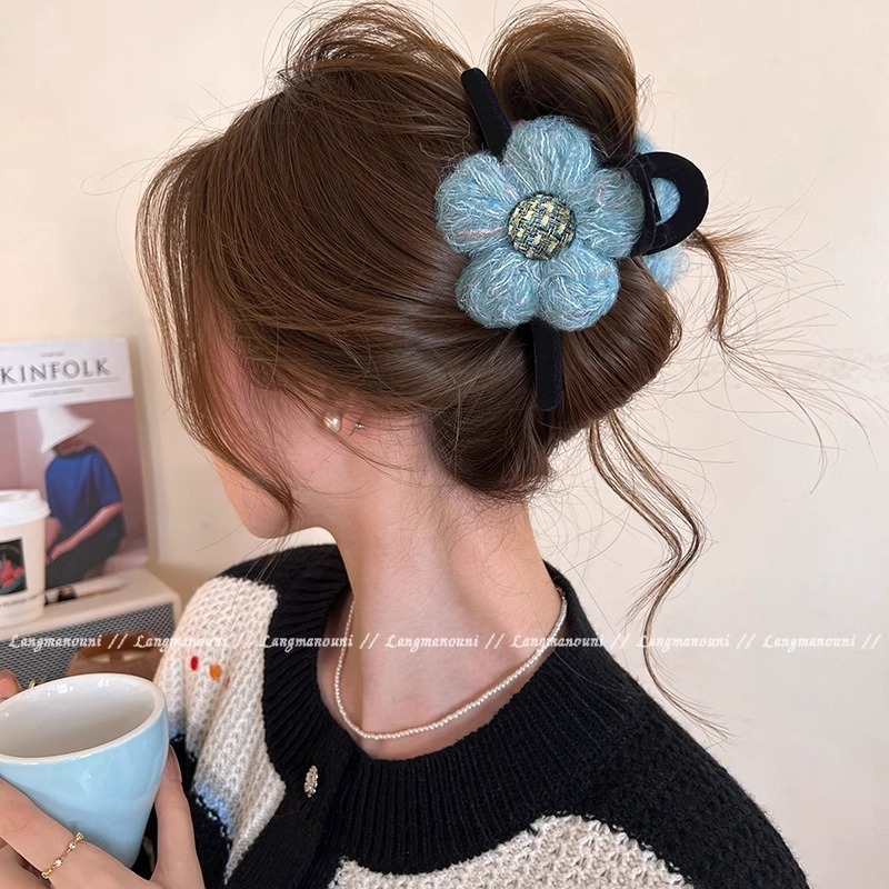 Wanxi velúr virág hajklipek – kézzel készült Chanel-stílusú, kevert anyagú