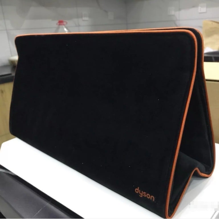 Dyson Velvet Bag – Velúr utazótáska a hajszárító és curlingvas tárolására