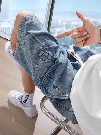 Férfi denim rövidnadrág - lazán egyenes szabású ötpontos hossz, nyár 2024, pamut-denim keverék