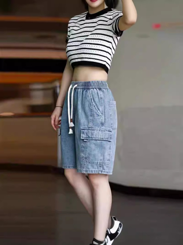 Férfi denim rövidnadrág - lazán egyenes szabású ötpontos hossz, nyár 2024, pamut-denim keverék