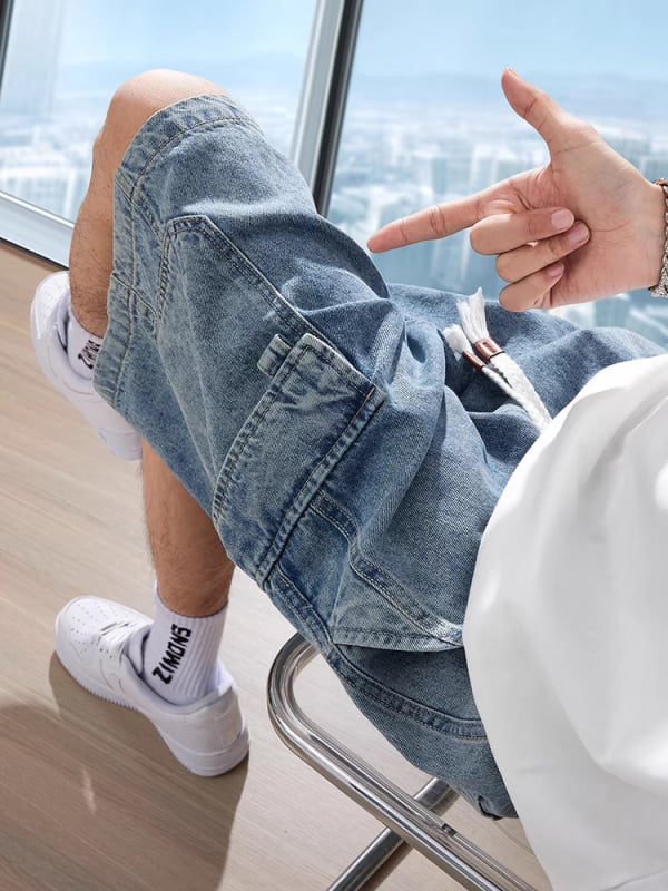 Férfi denim rövidnadrág - lazán egyenes szabású ötpontos hossz, nyár 2024, pamut-denim keverék