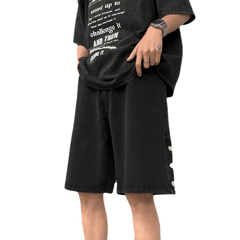 Férfi denim rövidnadrág elöl gombos és oldalsó hasítékkal, lazán szabott, 70% pamut, mikroelasztikussal, retro stílus, nyár.