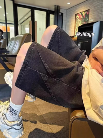 Férfi denim rövidnadrágok - kopott hatású, koreai stílus, laza egyenes szabás, 85% poliészter, nyár