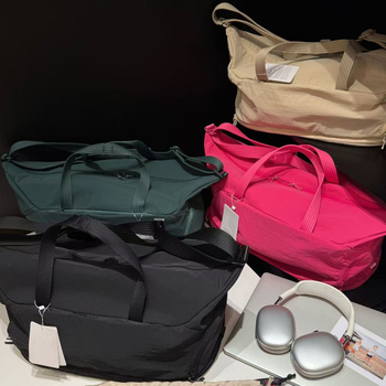 Nylon torba za putovanja s printsom slova - vodootporna i otporna na habanje, kapacitet 20-35 L, tri u jedan: za ramena, crossbody i ručno nošenje