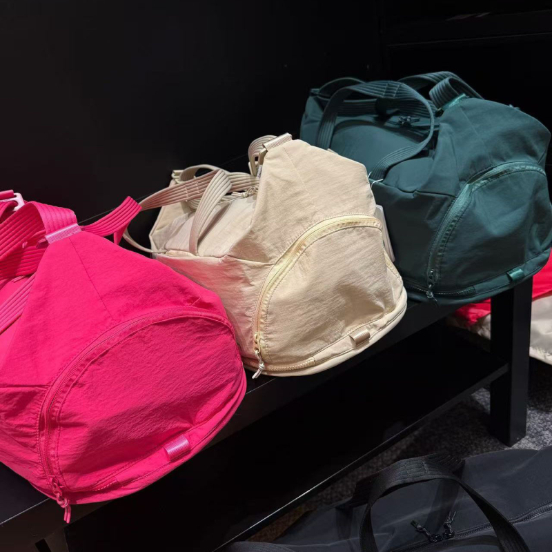 Nylon torba za putovanja s printsom slova - vodootporna i otporna na habanje, kapacitet 20-35 L, tri u jedan: za ramena, crossbody i ručno nošenje