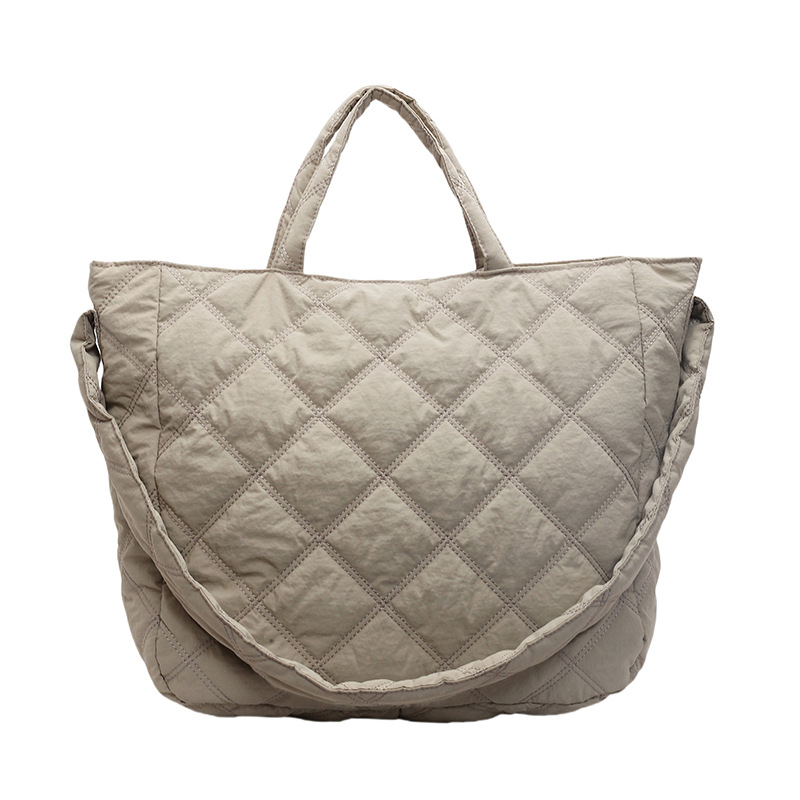 Nylon tote torba, vertikalno kvadratnog oblika, zatvarač, podstava od poliestera