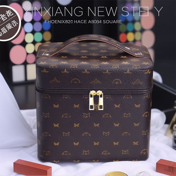 PU anyagú sminktáska virágmintával, cipzáras zárás, 700 g tömeg, bővítő réteg