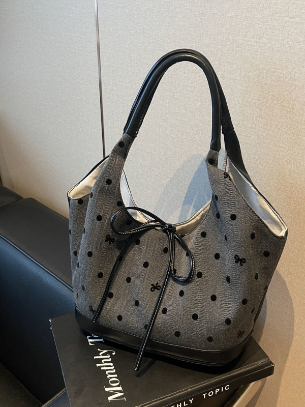 Kanvas bucket torba s urbanim minimalističkim dizajnom, magnetsko zatvaranje, dvostruke naramenice