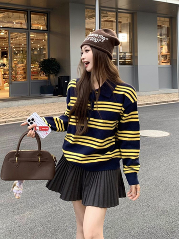 Kapuljašasti pleteni džemper s polu-visokim ovratnikom, prugast uzorak, smjesa ovčje vune i akrila