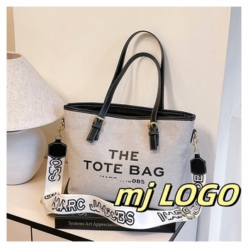 Ženska torbica za rame od platna, urban minimalist stil, zatvaranje zip zatvaračem, vodoravni kvadratnog oblika, unutarnji džepovi: skriveni džep sa zatvaračem, džep za telefon, džep za ID, džep za kameru