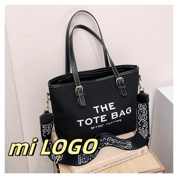 Ženska torbica za rame od platna, urban minimalist stil, zatvaranje zip zatvaračem, vodoravni kvadratnog oblika, unutarnji džepovi: skriveni džep sa zatvaračem, džep za telefon, džep za ID, džep za kameru