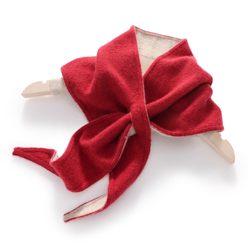 Τρίγωνος φουλάρι κασμίρι για τον χειμώνα – warp-knit ύφανση, 31–50% κασμίρι, διατηρεί τη ζεστασιά