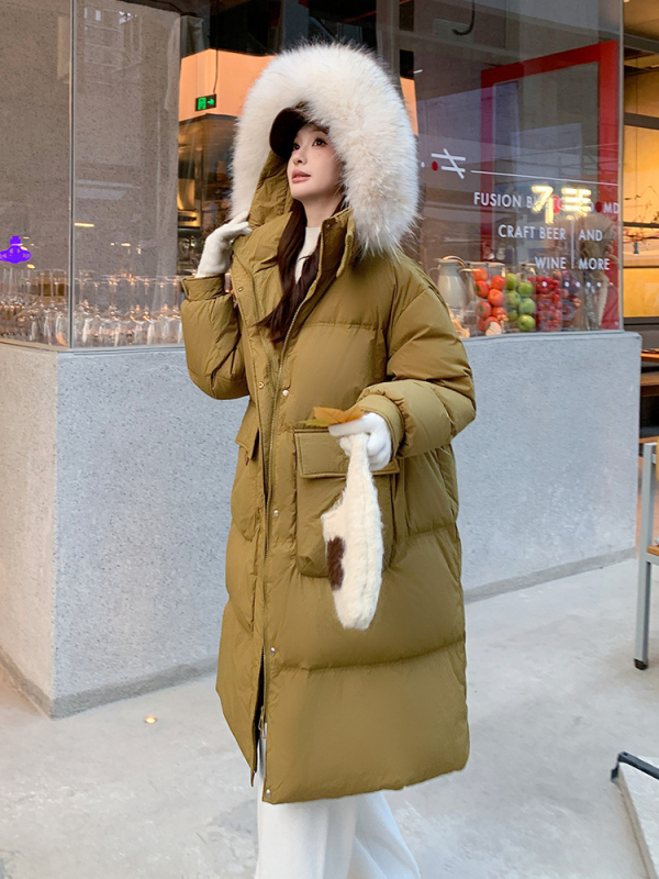 Palton lung din puf cu glugă, puf de rață 51-55%, țesătură poliesterică, croială în A, guler din blană de raccoon