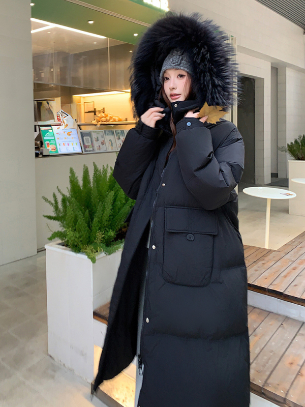 Palton lung din puf cu glugă, puf de rață 51-55%, țesătură poliesterică, croială în A, guler din blană de raccoon