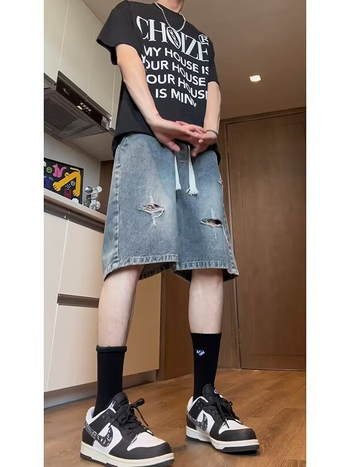 Șorturi din denim pentru bărbați, cu rupturi și model stea, croială lejeră, lungime la nivelul genunchilor, amestec poliester-bumbac, 75% bumbac, stil național