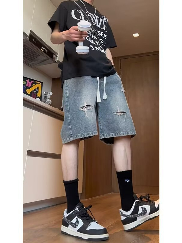 Șorturi din denim pentru bărbați, cu rupturi și model stea, croială lejeră, lungime la nivelul genunchilor, amestec poliester-bumbac, 75% bumbac, stil național