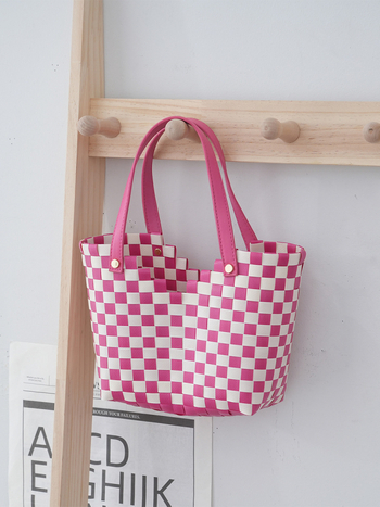 PVC szőtt táska, függőleges négyzet alakú, felső nyitás, belső dokumentumtartó zseb, PVC anyag