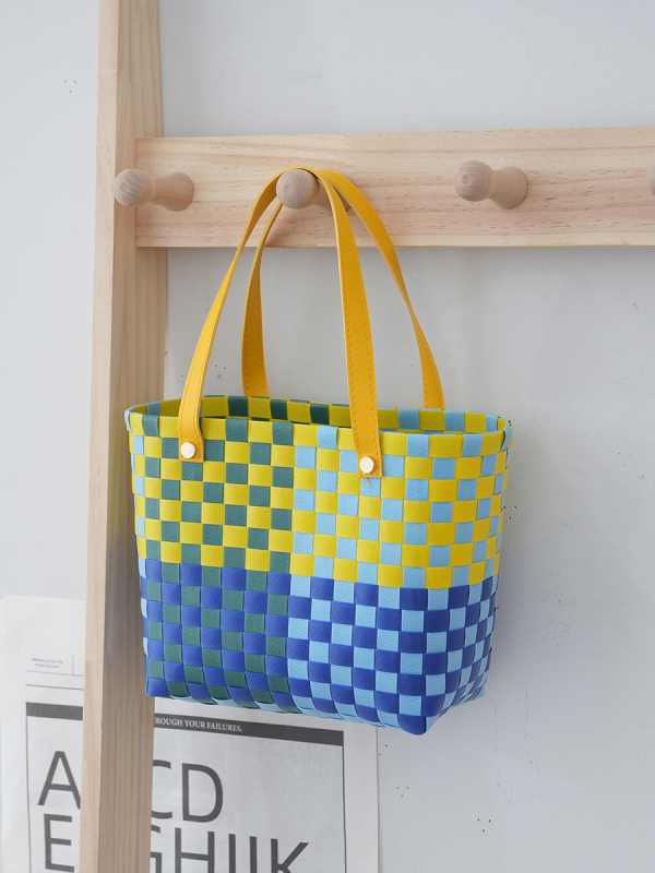 PVC szőtt táska, függőleges négyzet alakú, felső nyitás, belső dokumentumtartó zseb, PVC anyag