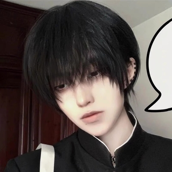 Férfi rétegzett rövid paróka, japán stílusú cosplay, hőálló szintetikus rost, mechanikus sapka konstrukció