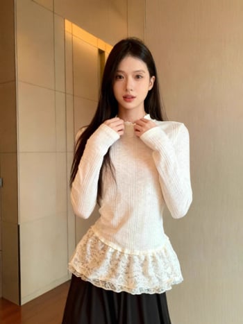 Памучен базов топ с полувисока яка, дълги ръкави, тесен силует, дантелен ръб с набори