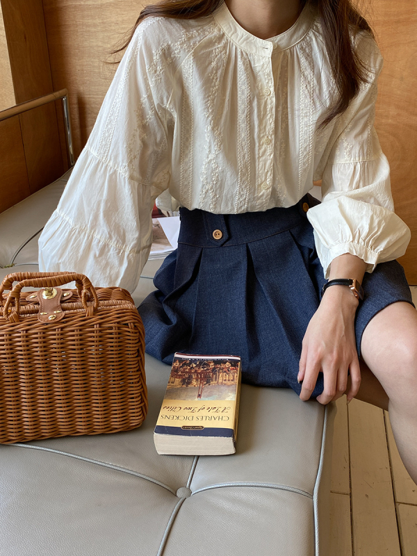 Риза, памук 95%+, пуф ръкав, кръгло деколте, едноредово закопчаване, свободна кройка