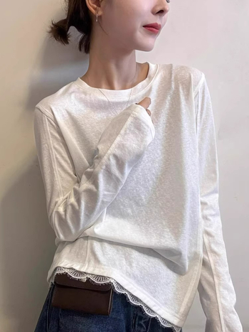 Полиестерова дамска тениска с дантелена вложка, дълги ръкави, кръгло деколте, свободен силует, издание есен 2025