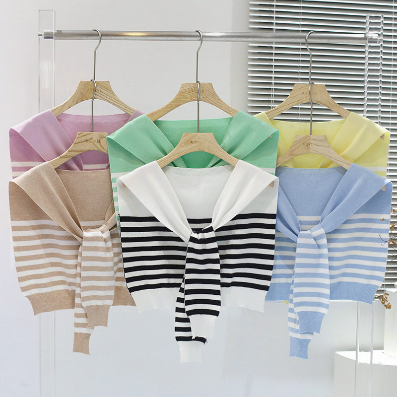 Pleteni šal s prugastim uzorkom i čvor-strapom (Materijal: core-spun yarn; Pletenje: Plain weave; Funkcija: Toplina)