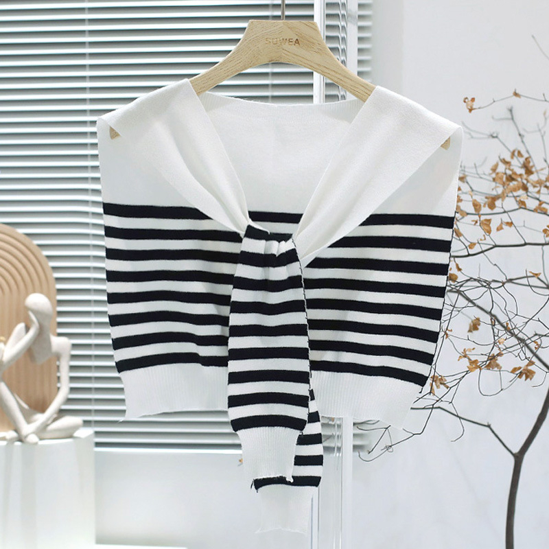 Pleteni šal s prugastim uzorkom i čvor-strapom (Materijal: core-spun yarn; Pletenje: Plain weave; Funkcija: Toplina)