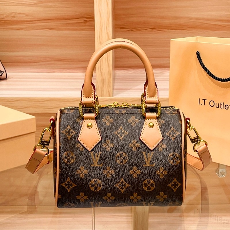 Crossbody torba Nano Speedy Pillow od prave kože, koža prvog sloja, ovalni oblik, zatvarač, unutarnji džep s zatvaračem, jedan rameni remen