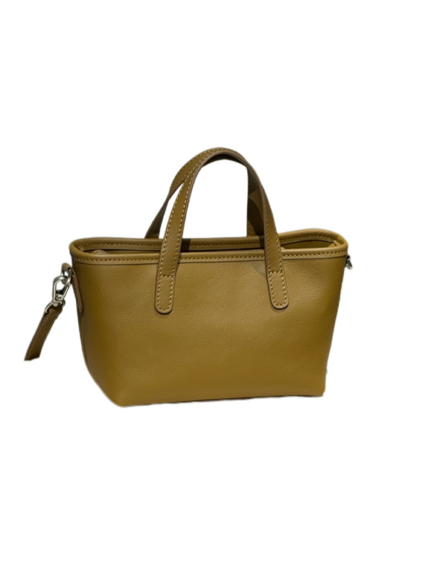 Korejski stil crossbody torba; prva sloj teleće kože; platnena podstava; zatvaranje zatvaračem; unutarnji džep s zipom.