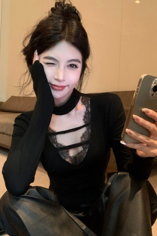 Tricou din amestec de lână, broderie, fără mâneci, guler mic înalt, croială în formă de A