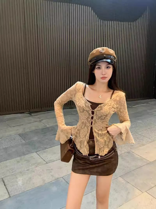 Cardigan din dantelă cu mâneci clopot, decolteu în V, croială Slim, poliester 80-90%, lungime 50-65 cm, motive croșetate