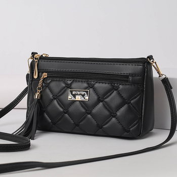 Női PVC keresztpántos táska | cipzáras zárás, belső zsebek telefonhoz, ID-hoz és cipzáras rekesz, poliészter bélés, horizontális négyzet alakú