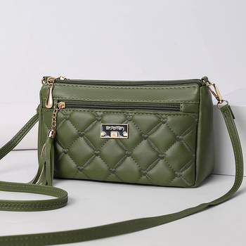 Női PVC keresztpántos táska | cipzáras zárás, belső zsebek telefonhoz, ID-hoz és cipzáras rekesz, poliészter bélés, horizontális négyzet alakú