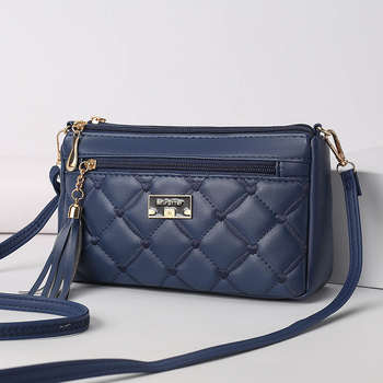 Női PVC keresztpántos táska | cipzáras zárás, belső zsebek telefonhoz, ID-hoz és cipzáras rekesz, poliészter bélés, horizontális négyzet alakú