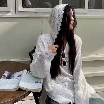 Csipkés kapucnis kötött felső, hosszú ujjak, laza szabás, chenille-elasztán anyag