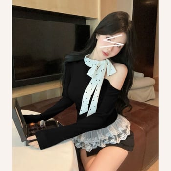 Слим-фит полиестерова тениска с дълги ръкави и наклонена яка