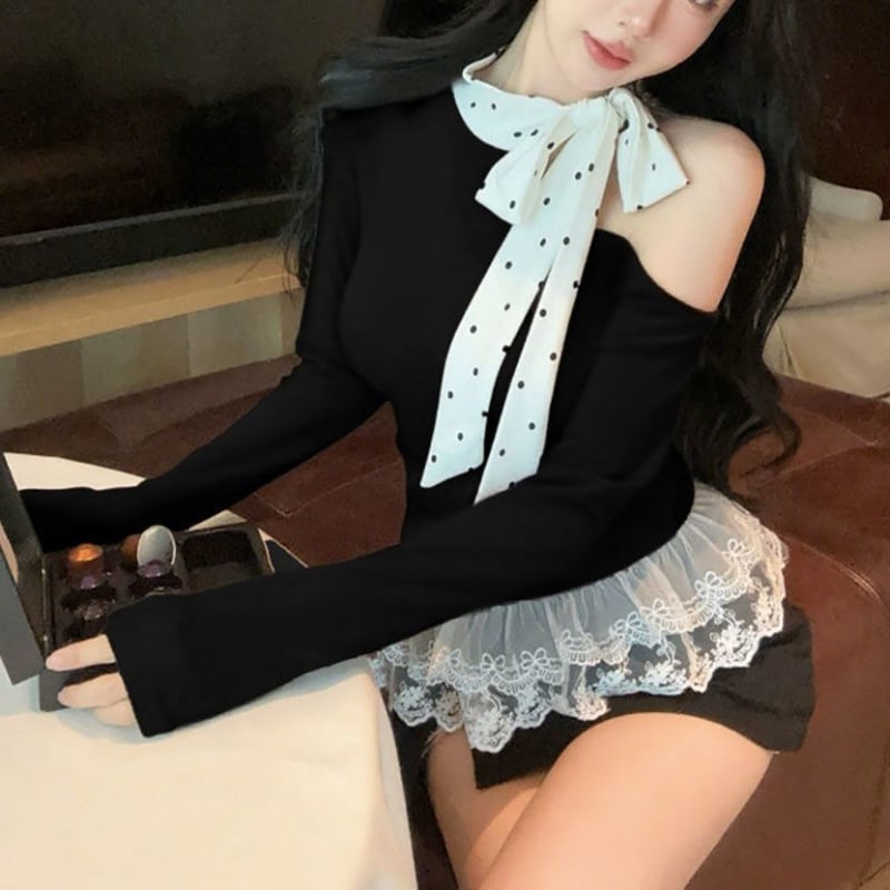 Слим-фит полиестерова тениска с дълги ръкави и наклонена яка