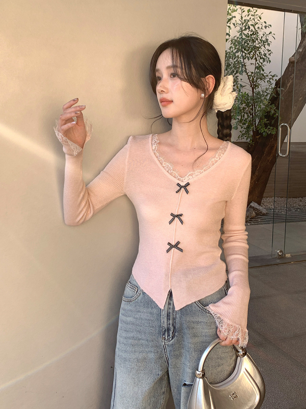 Női koreai stílusú karcsúsított pulóver V-nyakú, vékony anyag, látszólagos két részes megjelenés, összetétel: 6% gyapjú / 43% akril / 26% poliészter / 25% nylon