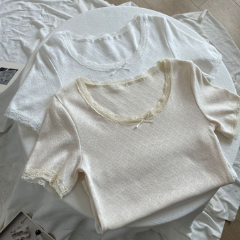 Памучна тениска с кръгло деколте, къс ръкав, тясна кройка, къс модел