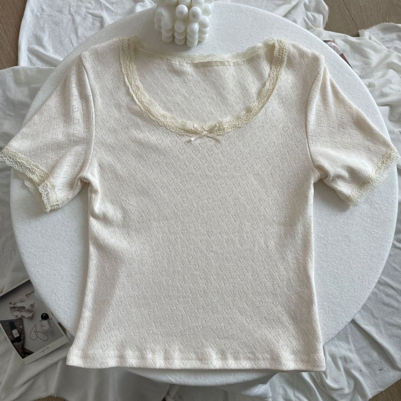 Памучна тениска с кръгло деколте, къс ръкав, тясна кройка, къс модел