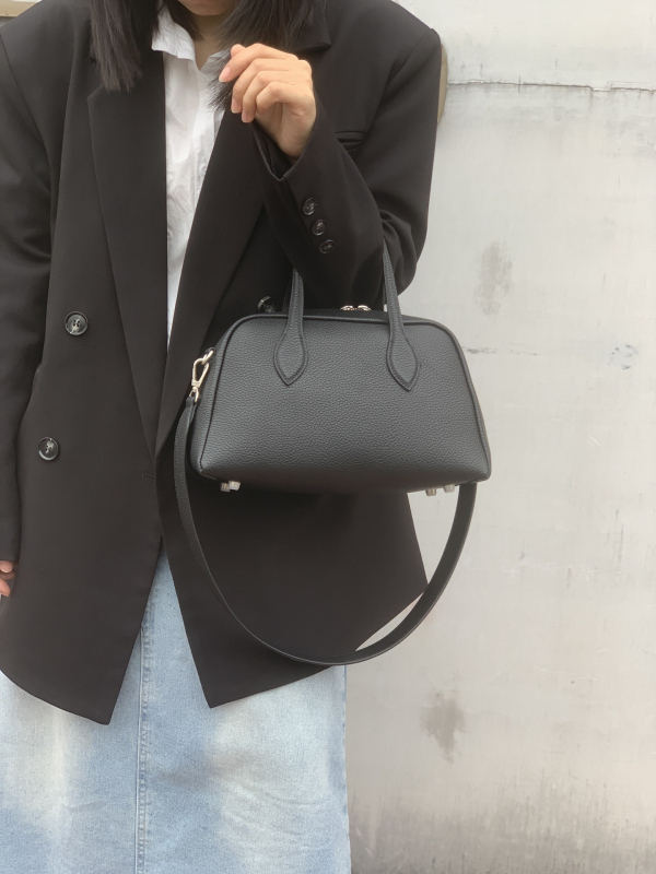 Boston táska valódi bőrből, első rétegű szarvasmarha bőrből, vízszintes négyzetes forma, bélés vászon