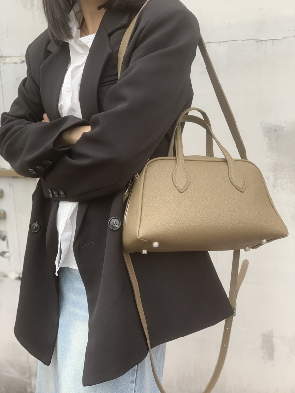 Boston táska valódi bőrből, első rétegű szarvasmarha bőrből, vízszintes négyzetes forma, bélés vászon