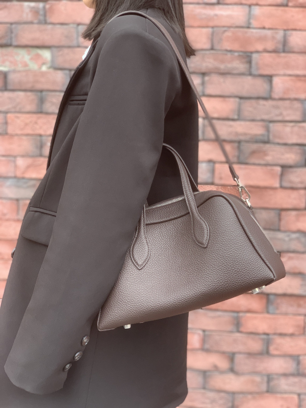 Boston táska valódi bőrből, első rétegű szarvasmarha bőrből, vízszintes négyzetes forma, bélés vászon