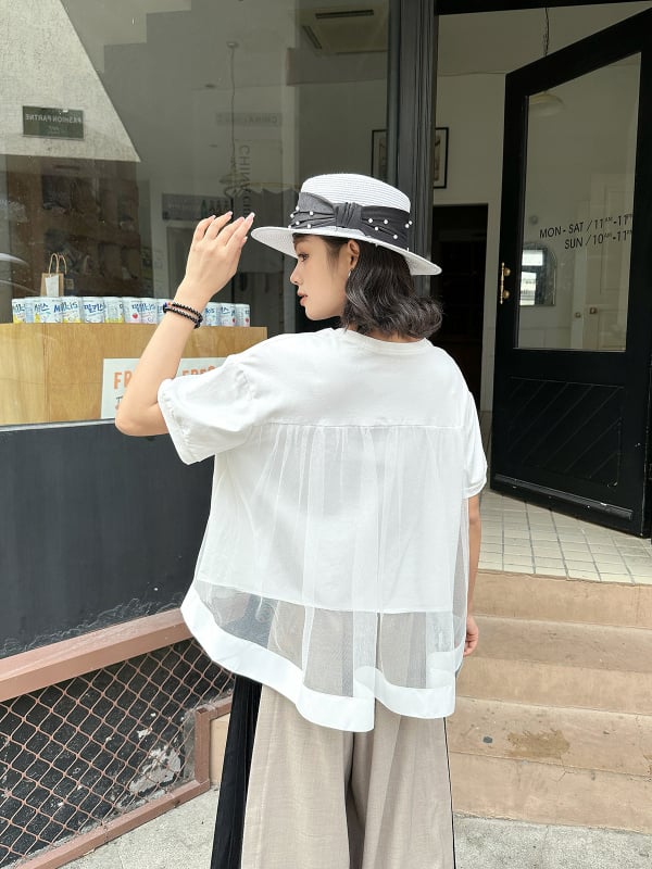 Т-шърт с мрежести панели, дантелени шевове, кръгло деколте, къси ръкави, памук-полиестер смес