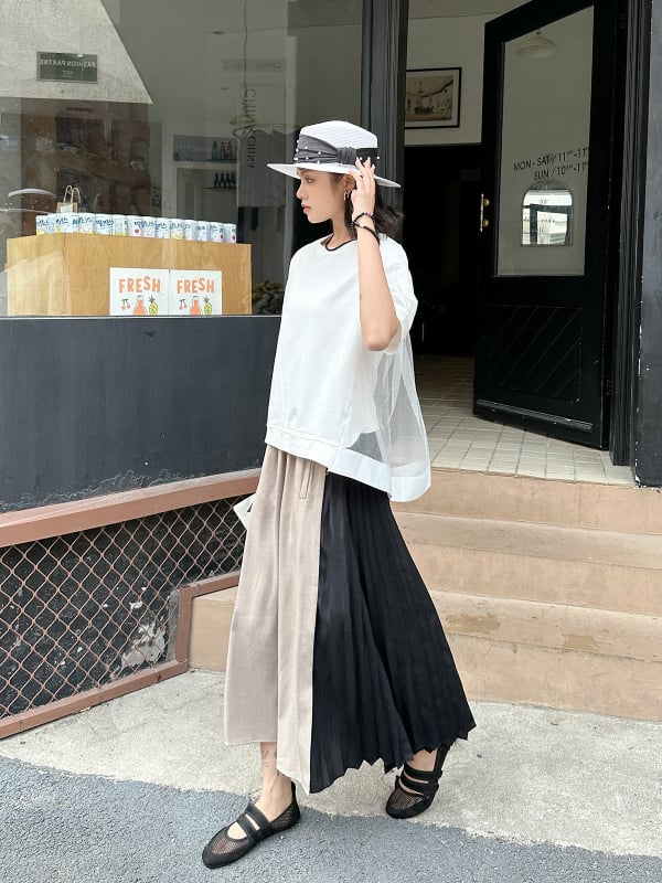 Т-шърт с мрежести панели, дантелени шевове, кръгло деколте, къси ръкави, памук-полиестер смес