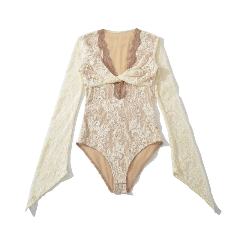 Топ с V‑образно деколте, камбановидни ръкави, тесен силует, къса дължина, вискозна материя