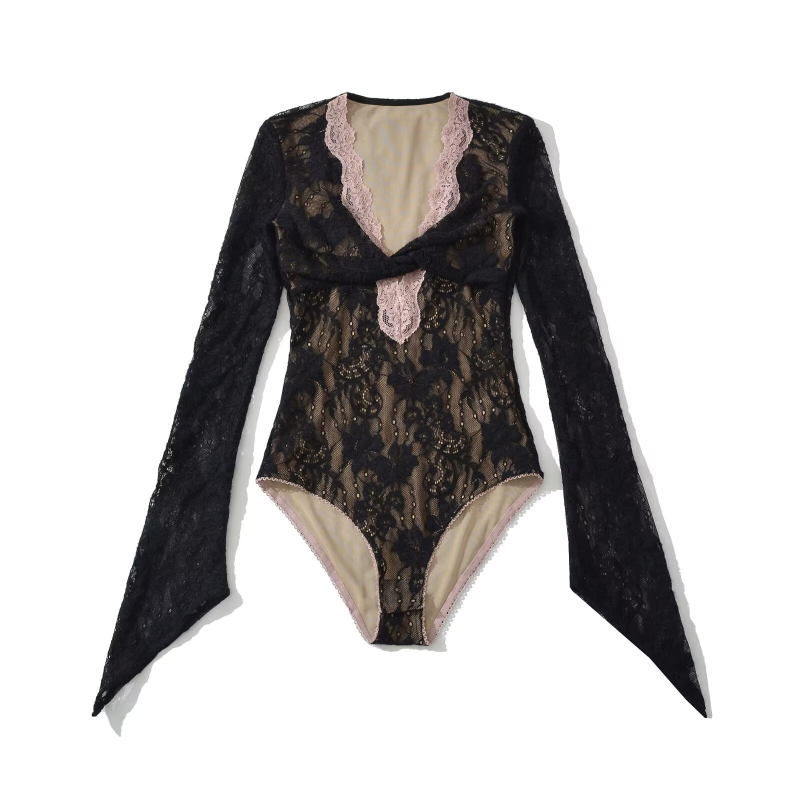 Топ с V‑образно деколте, камбановидни ръкави, тесен силует, къса дължина, вискозна материя